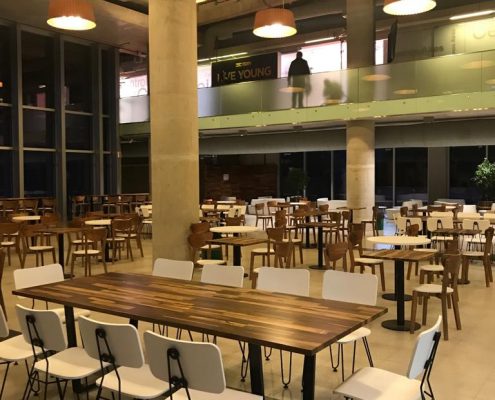 Mobiliario, equipamiento y desarrollos especiales para el espacio gastronómico "Tipo Siete" en el Centro de Convenciones de Buenos Aires.